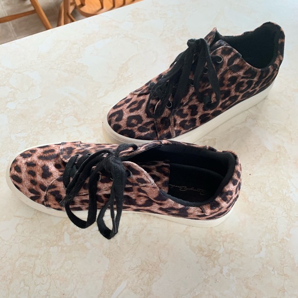 Runners - Picture 2 of 2